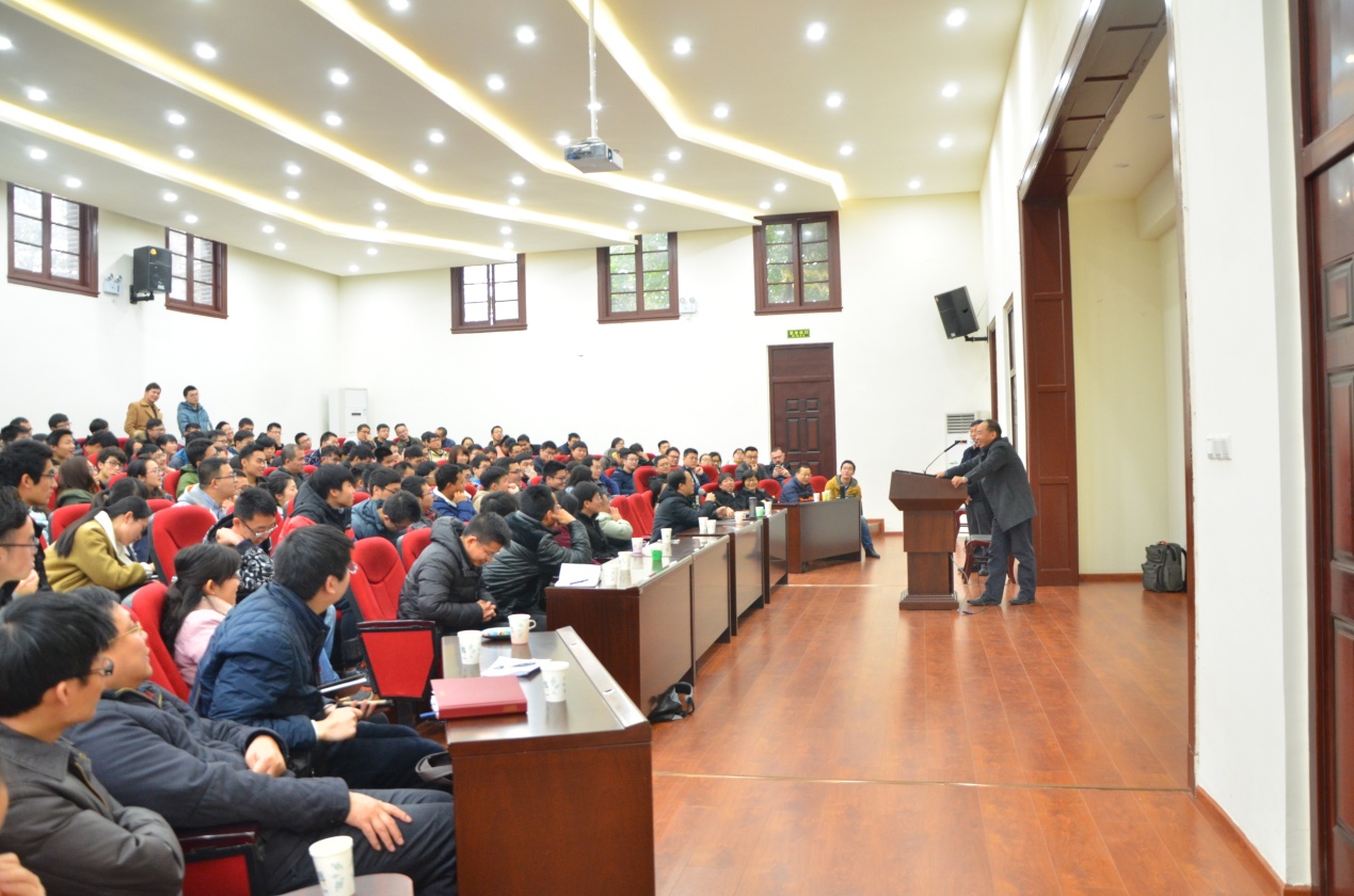 中国科学院院士麻生明教授访问化学学院并做学术报告